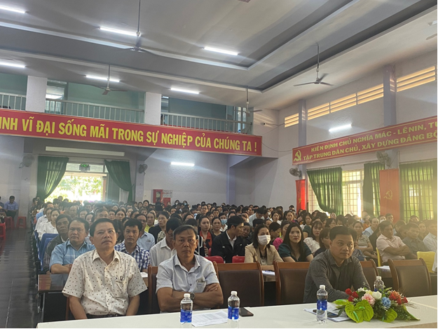 UBND huyện Ea H’Leo tổ chức lớp bồi dưỡng chính trị hè dành cho cán bộ quản lý, nhân viên ngành giáo dục