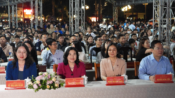 Phó Chủ tịch nước Võ Thị Ánh Xuân vui Tết trung thu cùng thiếu nhi huyện Ea H’Leo