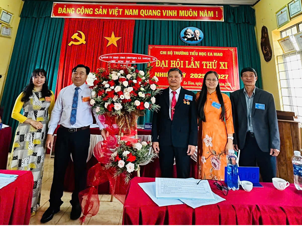 Đại hội điểm Chi bộ Trường Tiểu học Ea Hiao, xã Ea Hiao