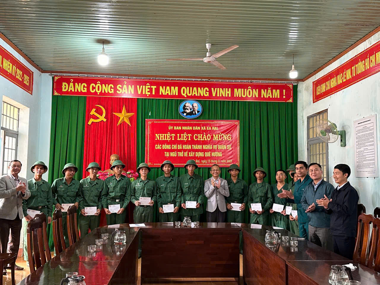 Xã Ea Ral gặp mặt quân nhân hoàn thành nghĩa vụ quân sự trở về địa phương