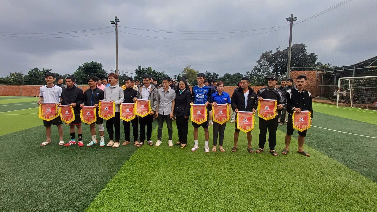 Xã Ea Hiao khai mạc Giải bóng đá nam năm 2024