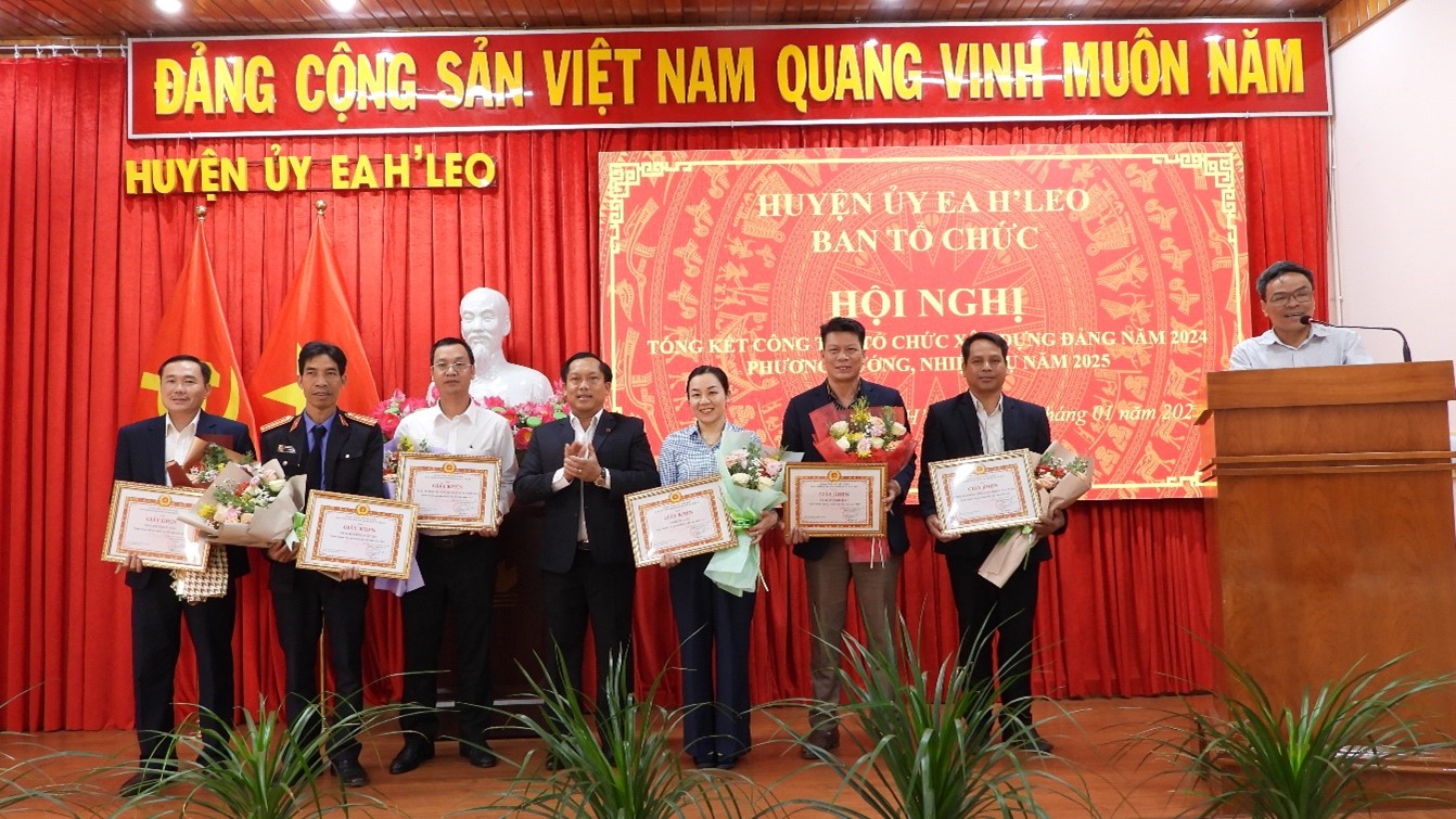 Tổng kết công tác tổ chức xây dựng Đảng năm 2024