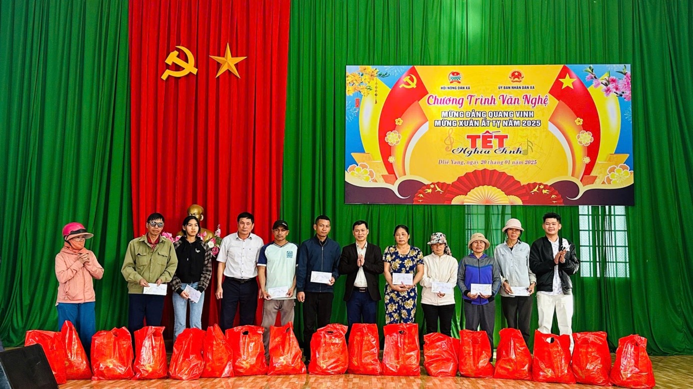 Xã DLiê Yang: Chương trình văn nghệ mừng Đảng quang vinh, mừng xuân Ất tỵ 2025 - Tết nghĩa tình.