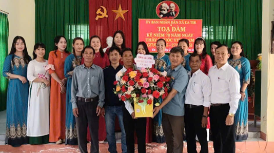 Xã Ea Tir tọa đàm kỷ niệm 70 năm ngày thầy thuốc Việt Nam