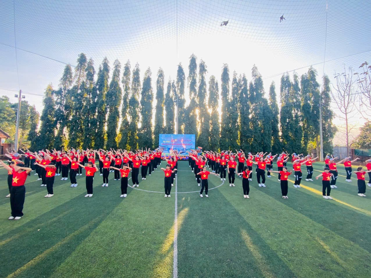 Hội Liên hiệp phụ nữ xã Ea Wy, Cư Mốt, Cư AMung giao lưu dân vũ nhân kỷ niệm 115 năm Ngày Quốc tế phụ nữ 8-3