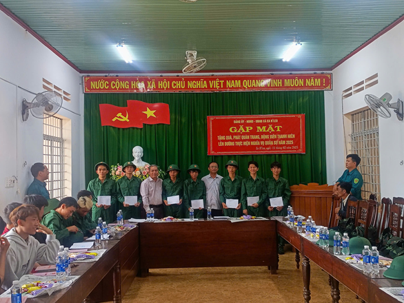 Xã Ea H’Leo có 24 thanh niên lên đường nhập ngũ