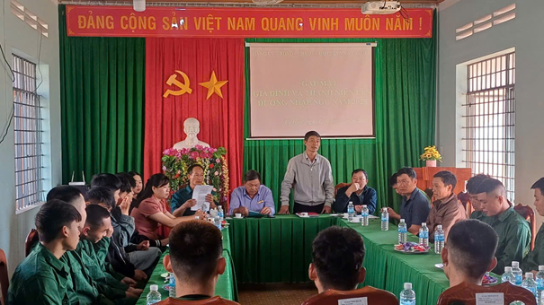 Xã Ea Hiao gặp mặt thanh niên chuẩn bị lên đường nhập ngũ