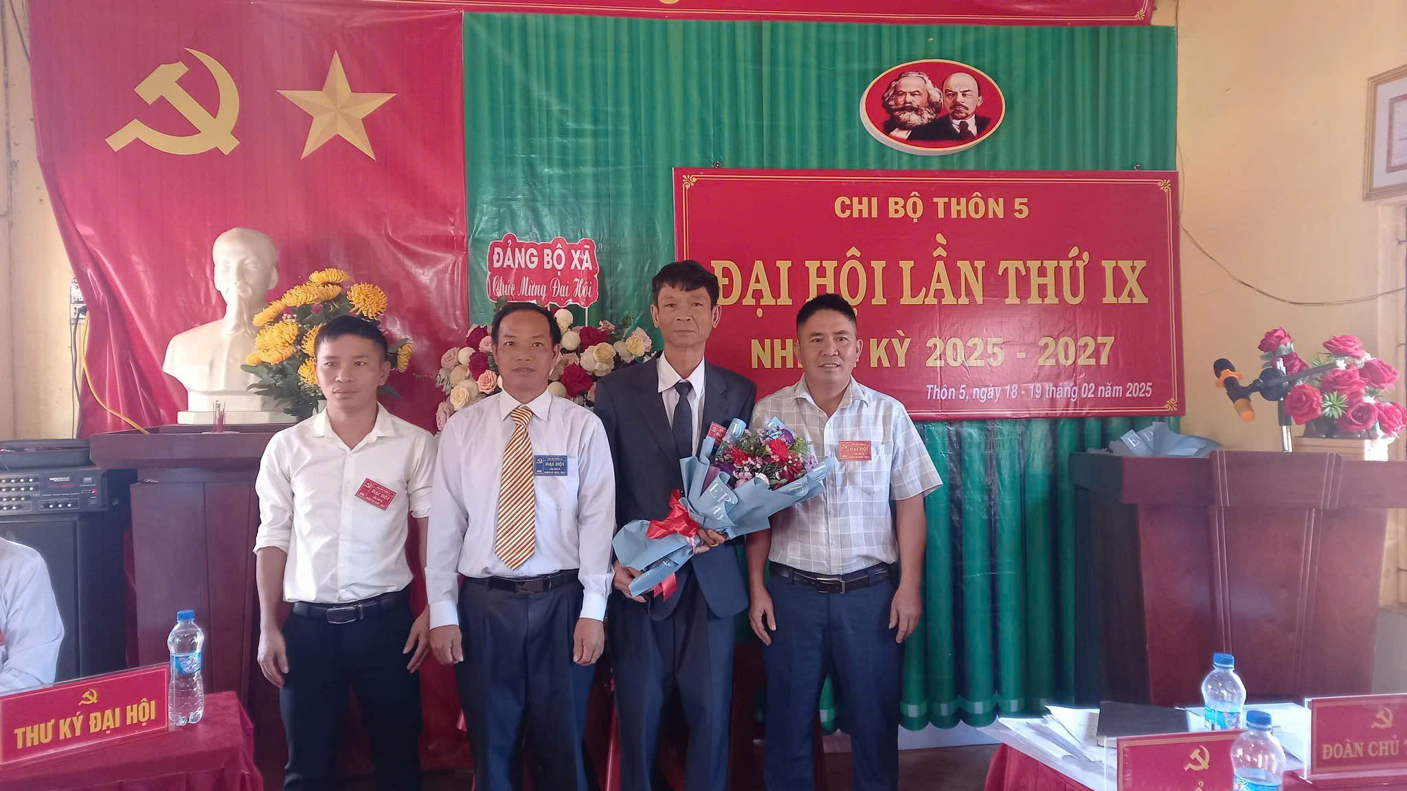 Đại hội điểm Chi bộ thôn 5, xã Cư Mốt