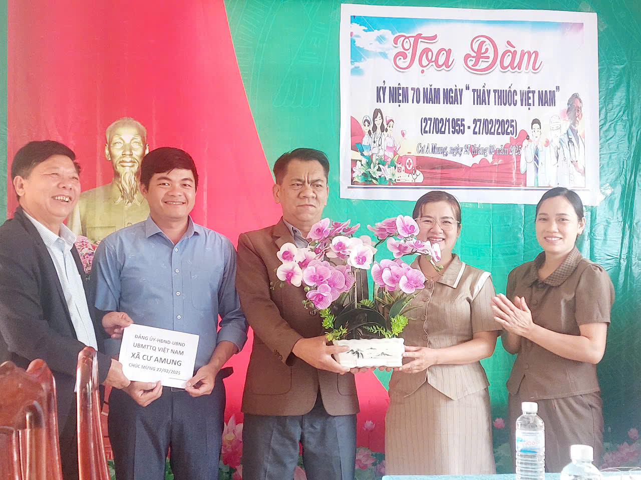 UBND xã Cư A Mung: Tọa đàm kỷ niệm 70 năm ngày thầy thuốc Việt Nam (27/2/1955 - 27/2/2025)