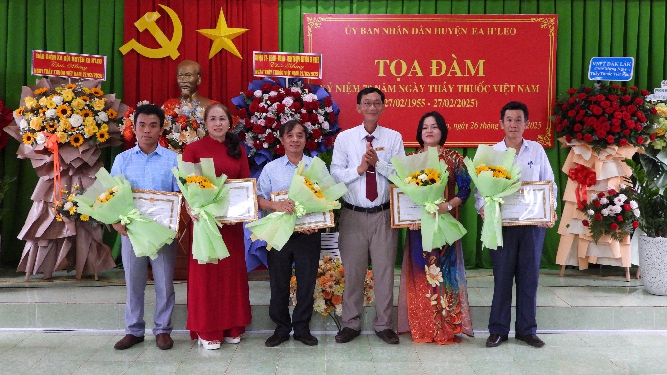 Huyện Ea H’Leo kỷ niệm 70 năm ngày thầy thuốc Việt Nam 27-2