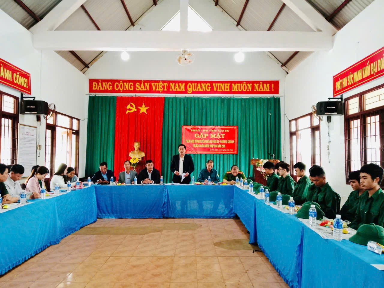 Xã Ea Sol tổ chức Hội nghị gặp mặt thanh niên lên đường thực hiện nghĩa vụ quân sự và nghĩa vụ tham gia công an nhân dân năm 2025