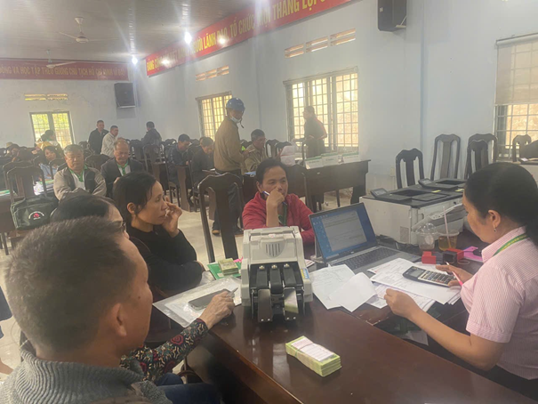 Giải ngân hơn 2 tỷ đồng cho 36 hộ vay tín chấp trên địa bàn thị trấn Ea Drăng