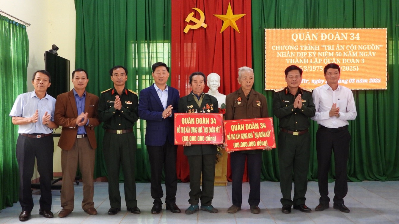 Quân đoàn 34 tổ chức chương trình “Tri ân cội nguồn” tại xã Ea Tir