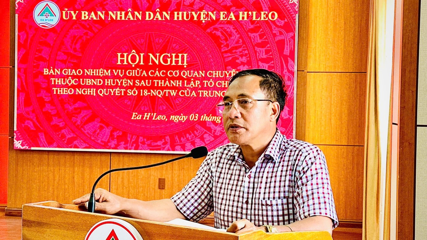 Hội nghị bàn giao nhiệm vụ giữa các cơ quan chuyên môn thuộc UBND huyện sau thành lập, tổ chức lại theo Nghị quyết số 18-NQ/TW của Trung ương.