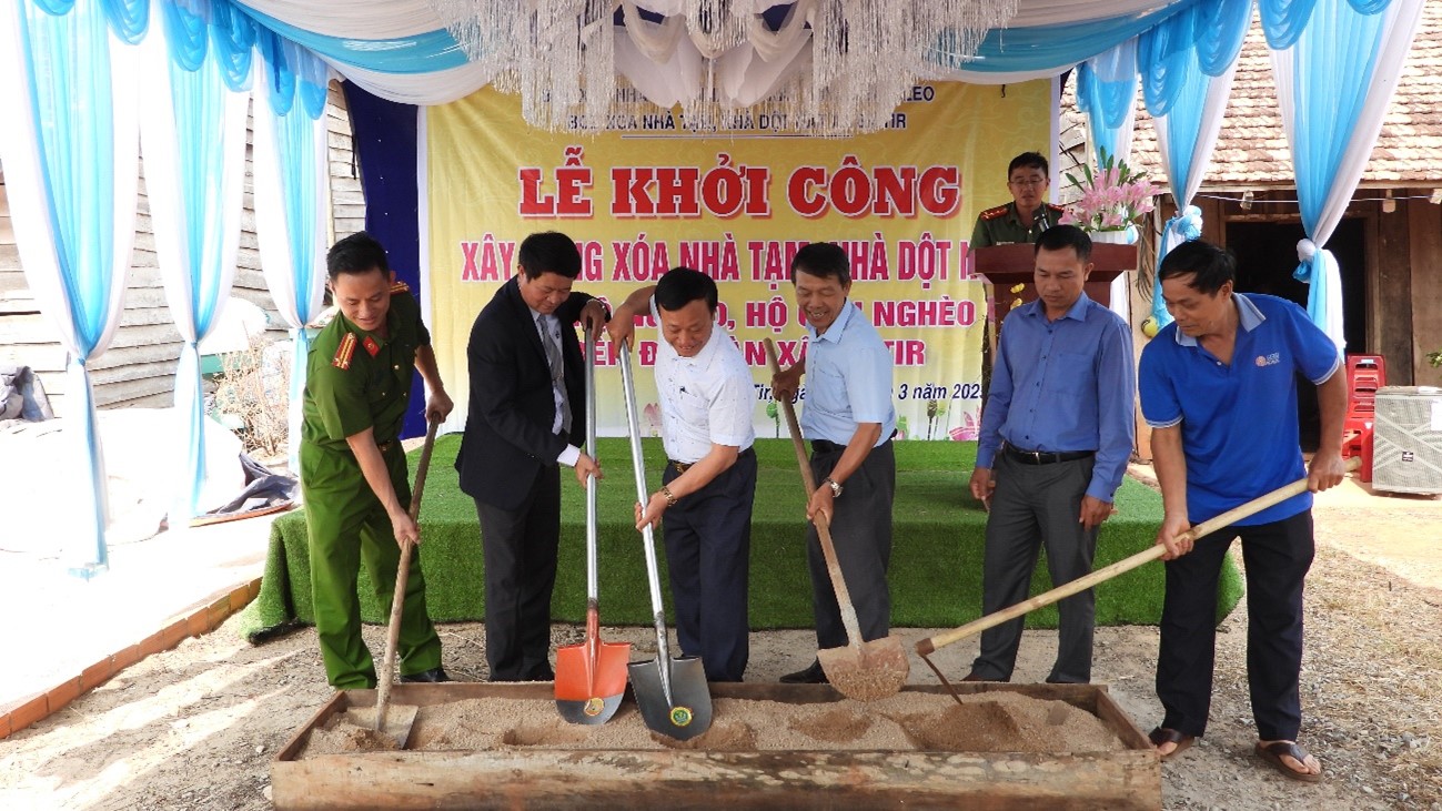 Xã Ea Tir khởi công xây dựng nhà ở kiên cố cho hộ nghèo, hộ cận nghèo theo Chương trình xóa nhà tạm, nhà dột nát năm 2025