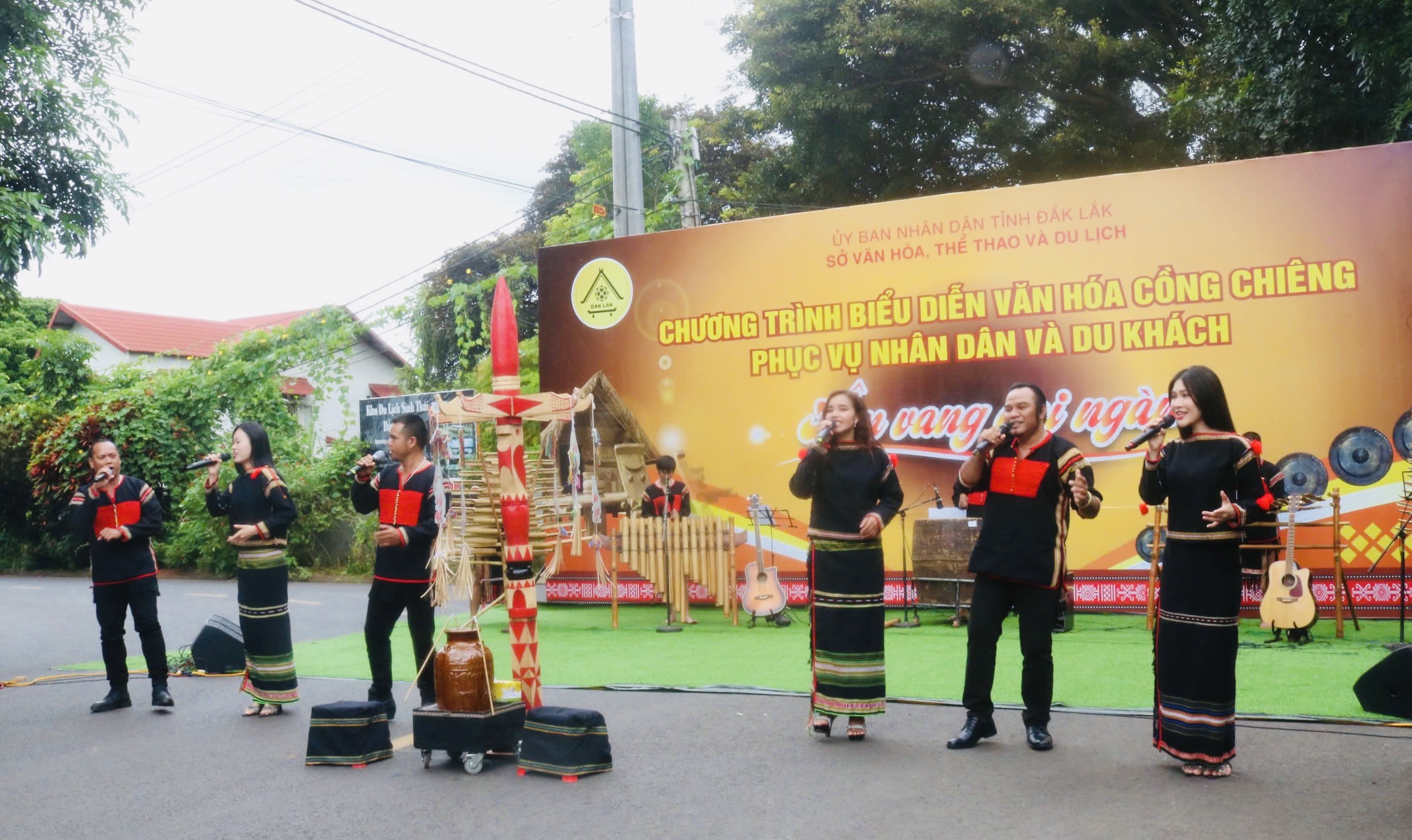 Nhiều hoạt động chào mừng kỷ niệm 50 năm Ngày Giải phóng miền Nam, thống nhất đất nước (30/4/1975- 30/4/2025) và Ngày Quốc tế lao động 1/5