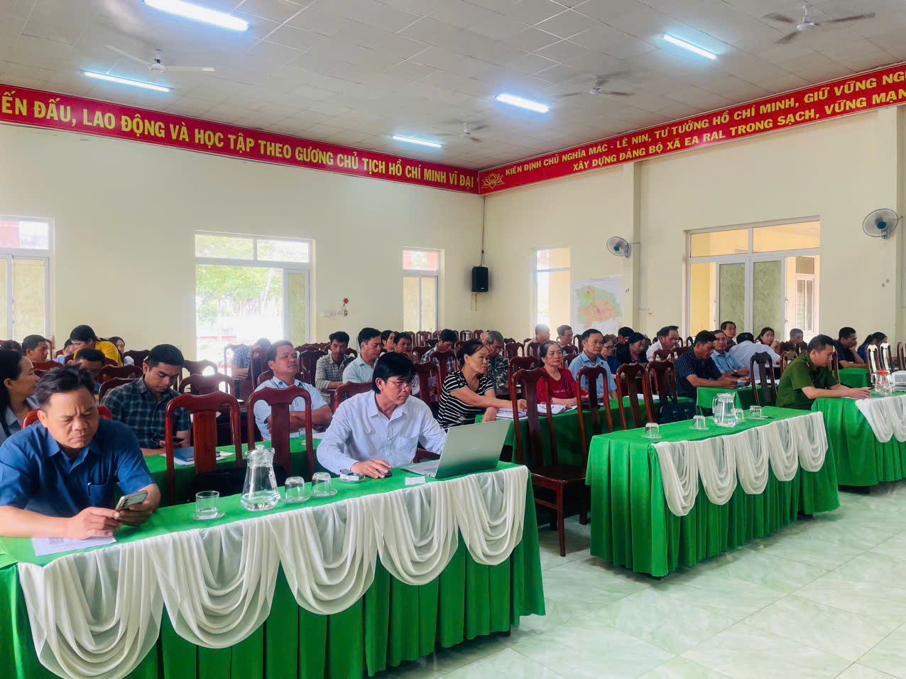 z6517846350704_9b9e6d7389daef658f3e75dbc8f4f503