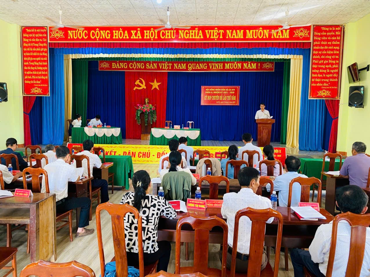 Hội đồng nhân dân xã Ea Wy, khóa X, nhiệm kỳ 2021 – 2026 tổ chức Kỳ họp chuyên đề lần thứ Năm