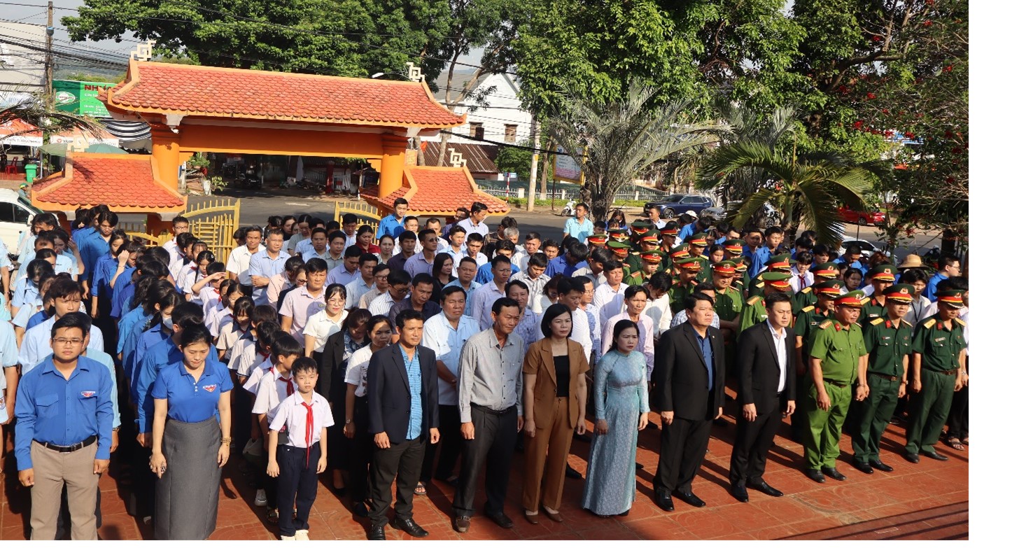 Lễ dâng hương, Lễ viếng Nghĩa trang Liệt sĩ huyện nhân dịp kỷ niệm 50 năm Ngày Giải phóng Niền Nam, thống nhất đất nước