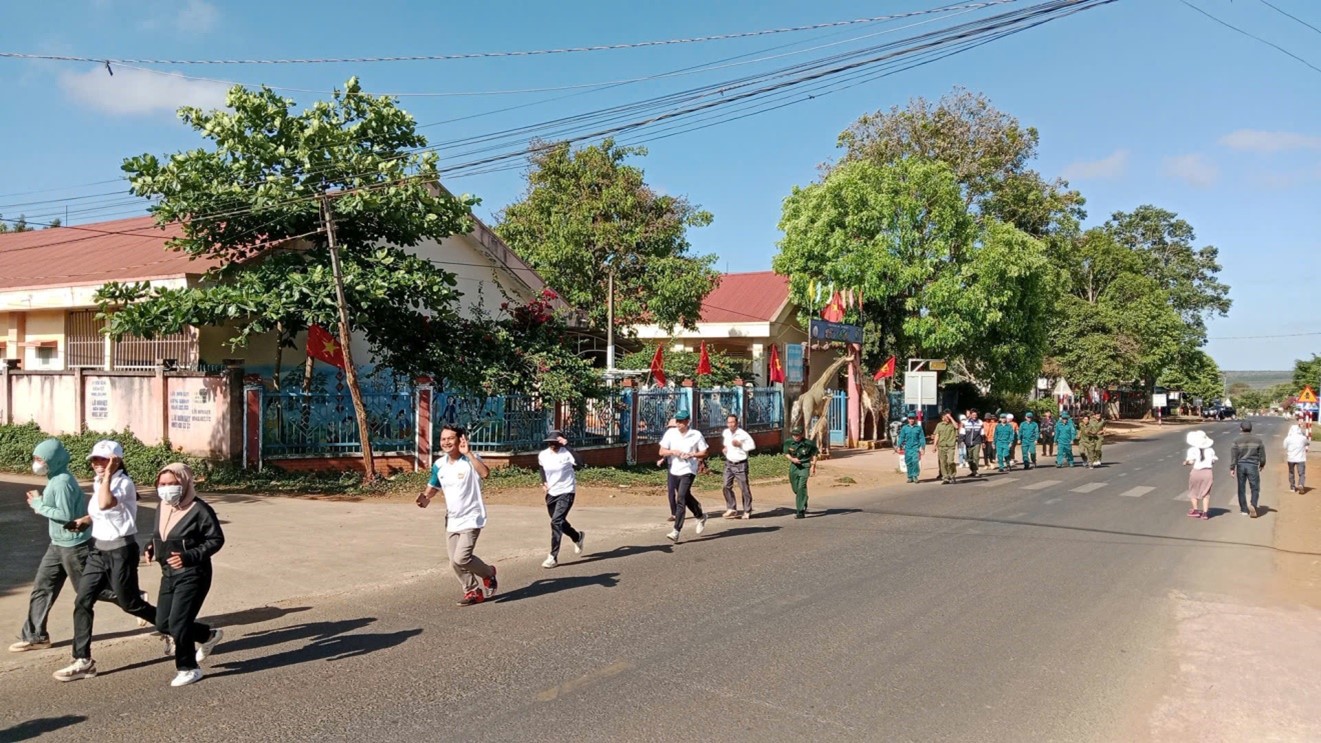 UBND xã Ea Sol: Phát động Ngày chạy Olympic vì sức khỏe toàn dân, năm 2025, chào mừng kỷ niệm 45 năm ngày thành lập xã Ea Sol.