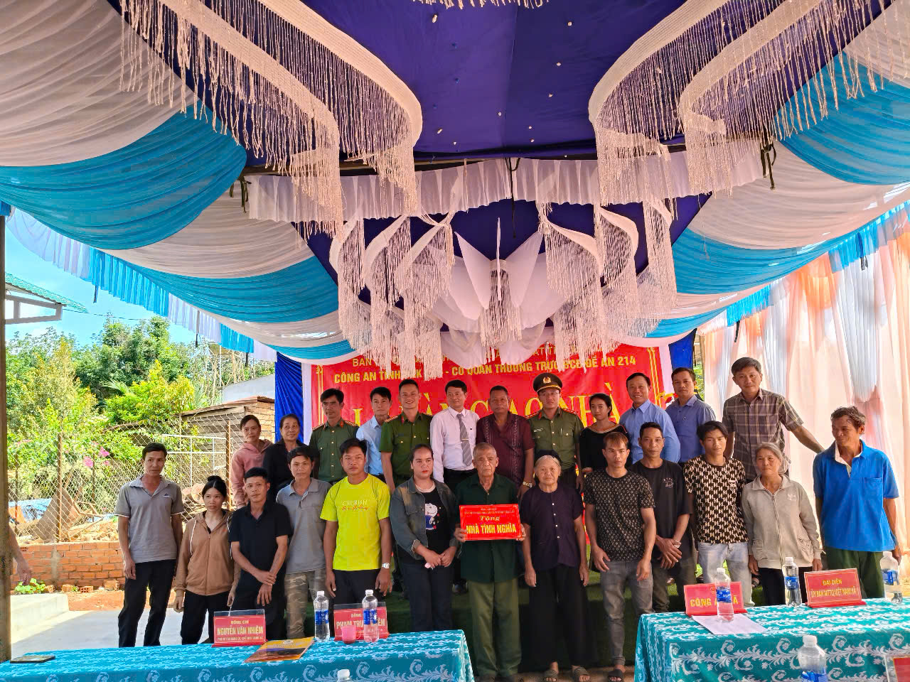 Xã Ea Tir: Bàn giao 45 căn nhà thuộc Chương trình xóa nhà tạm, nhà dột nát năm 2025