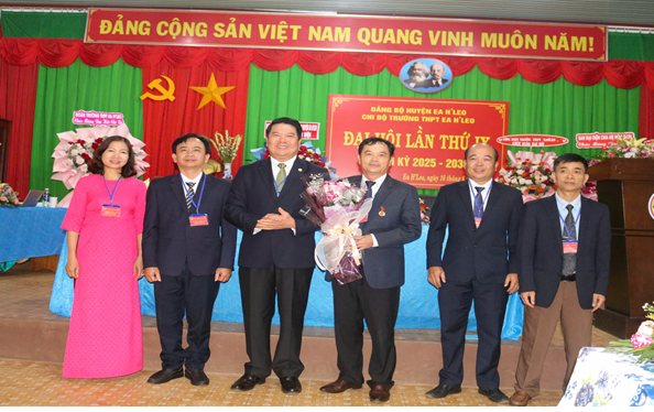 Đại hội Chi bộ Trường THPT Ea H’Leo khóa IX, nhiệm kỳ 2025 -2030