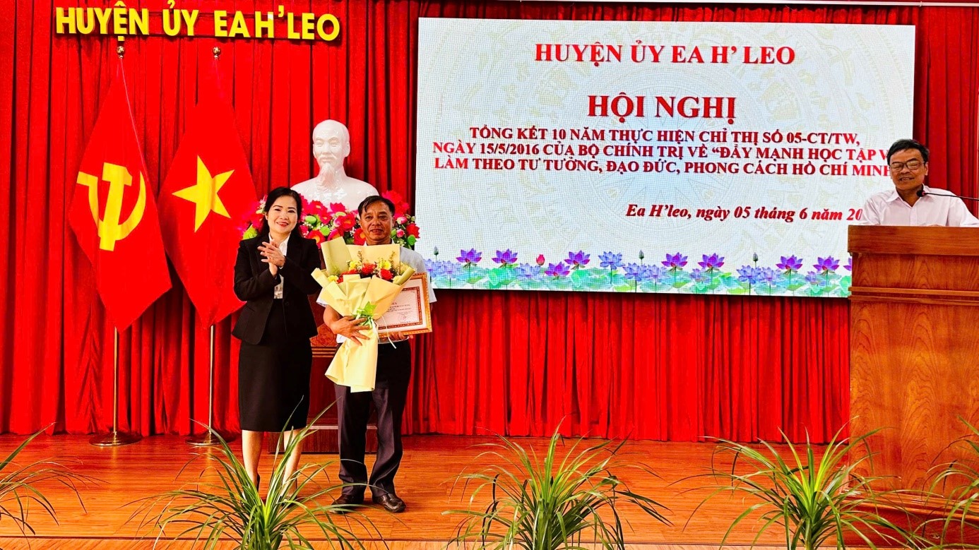Hội nghị tổng kết 10 năm thực hiện Chỉ thị số 05-CT/TW, ngày 15/5/2016 của Bộ Chính trị về “đẩy mạnh học tập và làm theo tư tưởng, đạo đức, phong cách Hồ Chí Minh”