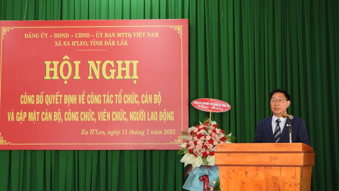 Đảng ủy, HĐND, UBND, UBMTTQ Việt Nam xã Ea H’leo tổ chức hội nghị công bố quyết định về công tác cán bộ và gặp mặt cán bộ, công chức, viên chức, người lao động