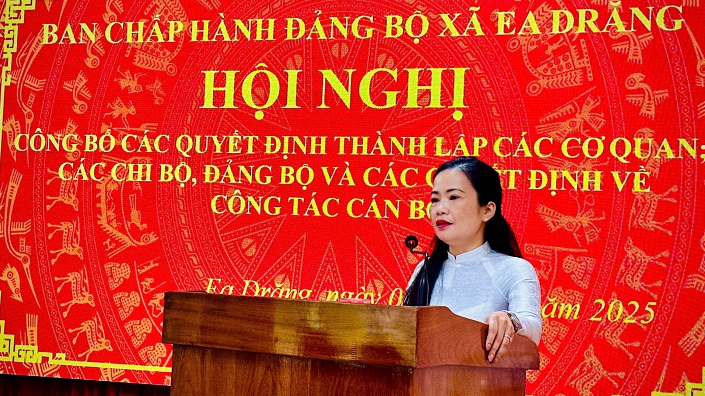 Hội nghị công bố Quyết định thành lập các cơ quan, chi bộ, Đảng bộ và công tác cán bộ