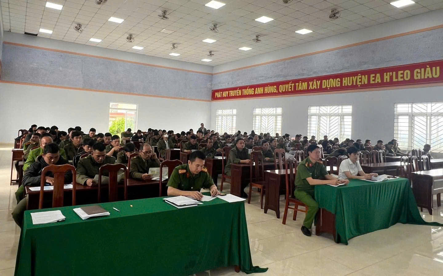 Xã Ea Drăng: Lực lượng tham gia bảo vệ an ninh trật tự ở cơ sở nổ lực đảm bảo an ninh trật tự, xây dựng phong trào toàn dân bảo vệ an ninh Tổ quốc