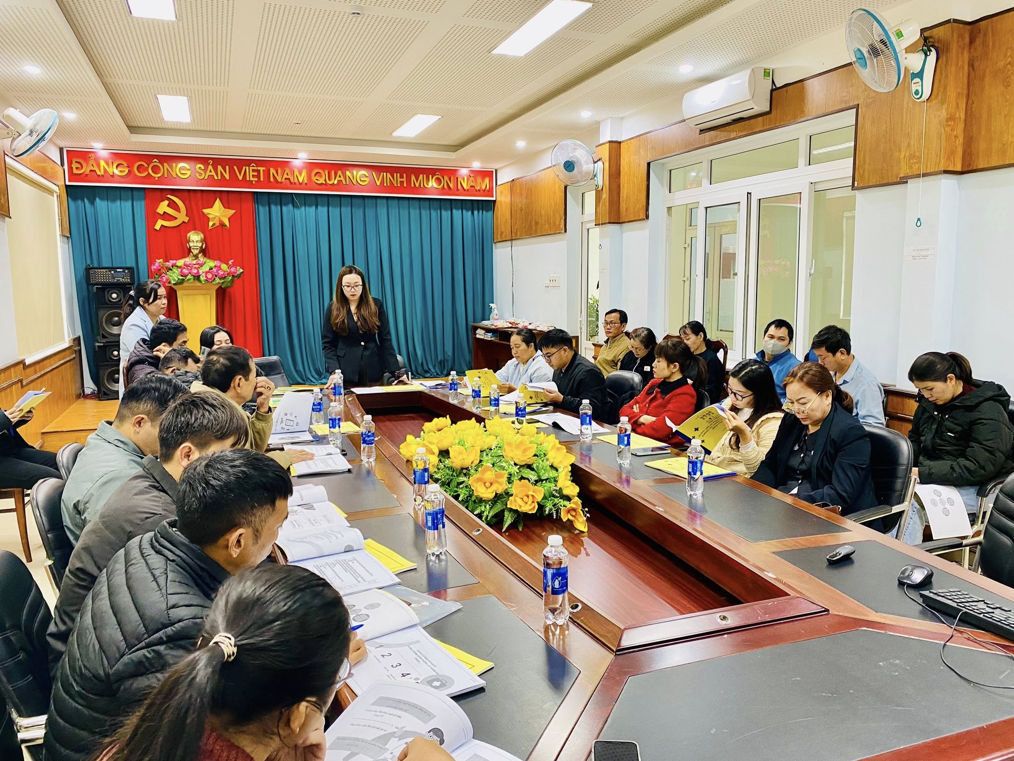 Trung tâm Y tế Ea H’Leo tổ chức tập huấn hướng dẫn dự phòng, quản lý bệnh không lây nhiễm cho trạm y tế các xã