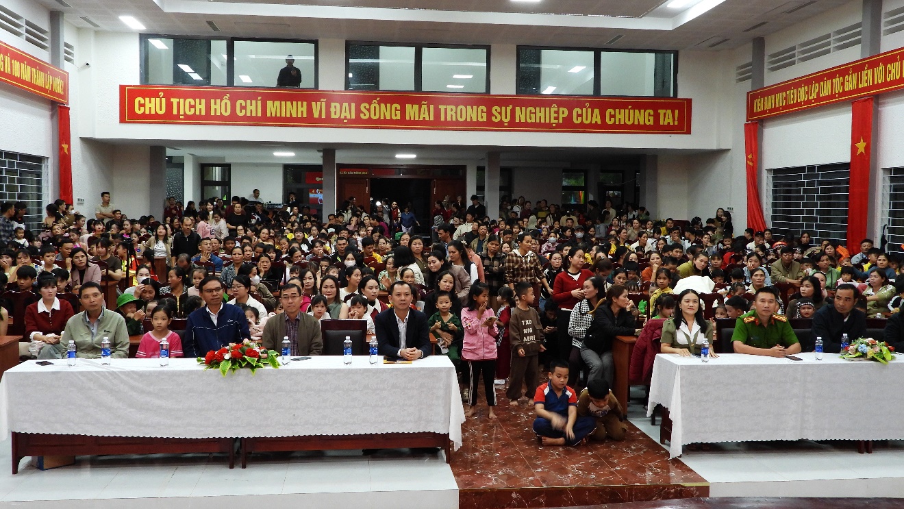 Công diễn văn nghệ chào mừng kỷ niệm ngày Nhà giáo Việt Nam 20-11