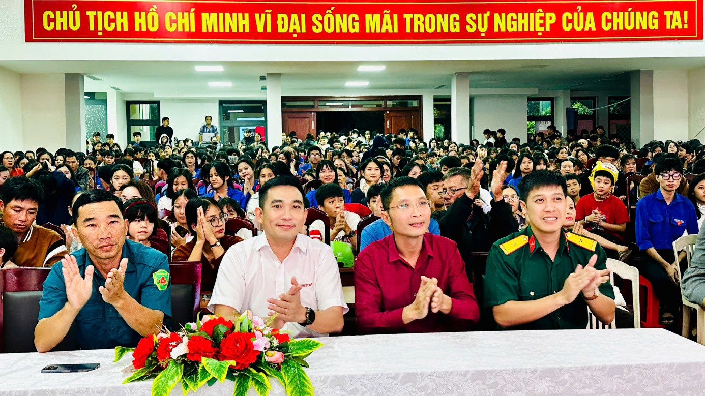 Xã Ea Drăng tổ chức chiếu phim “Mưa đỏ” – lan tỏa giá trị lịch sử và truyền thống cách mạng.