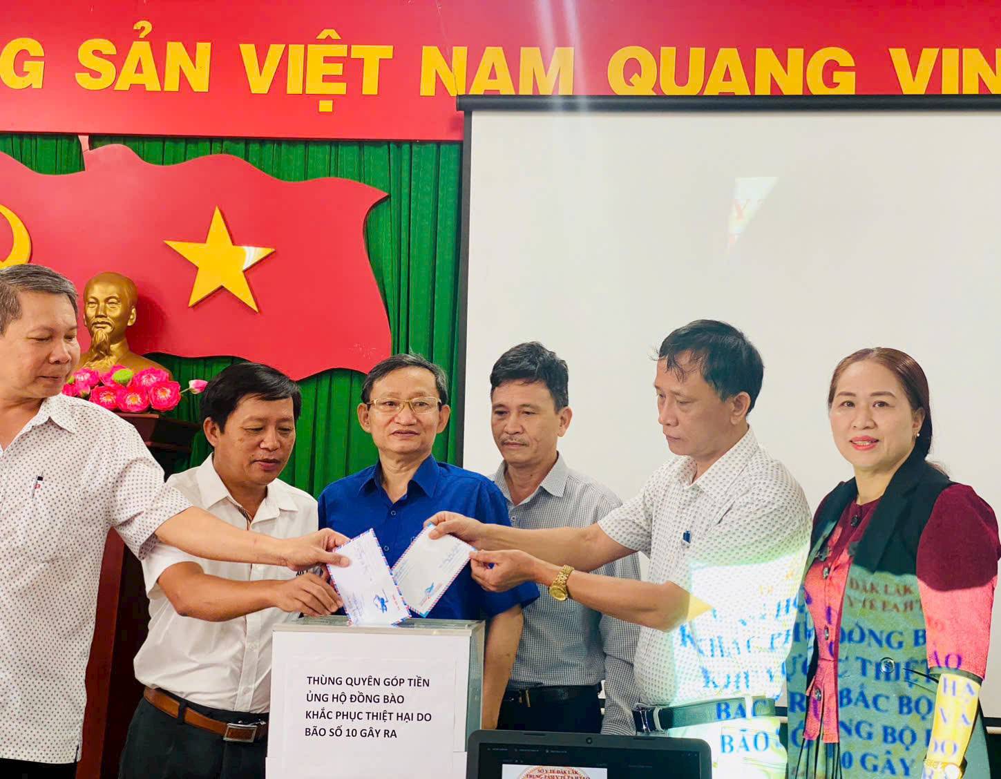 Trung tâm Y tế Ea H’Leo: Phát động quyên góp ủng hộ đồng bào khắc phục thiệt hại do bão số 10 gây ra