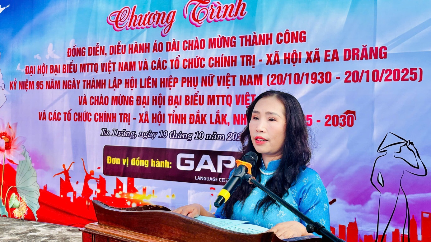 Ea Drăng:  Đồng diễn, diễu hành áo dài – Tôn vinh vẻ đẹp phụ nữ Việt Nam