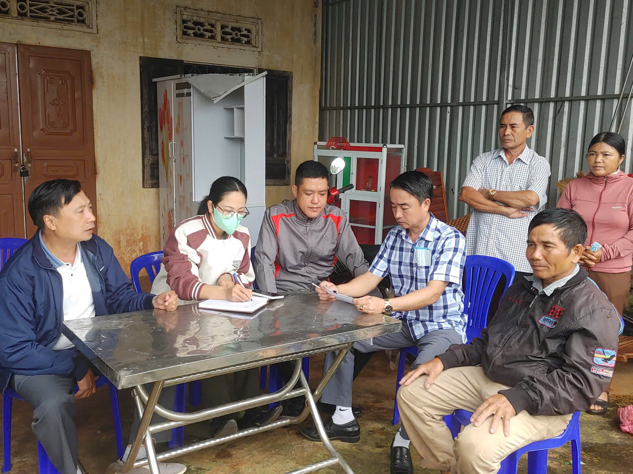 Ea Drăng tiêu hủy đàn lợn nhiễm Dịch tả lợn Châu Phi, khẩn trương khoanh vùng dập dịch