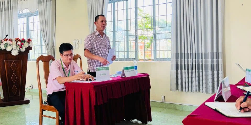 Phòng giao dịch Ngân hàng Chính sách xã hội Ea H’Leo tổ chức phiên giao dịch định kỳ tháng 11 tại trụ sở UBND xã Ea Drăng