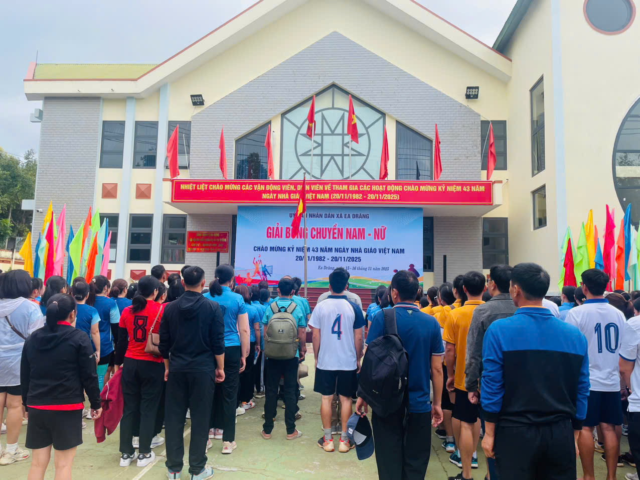 Khai mạc giải bóng chuyền nam, nữ chào mừng kỷ niệm 43 năm ngày nhà giáo Việt Nam (20/11/1982-20/11/2025)