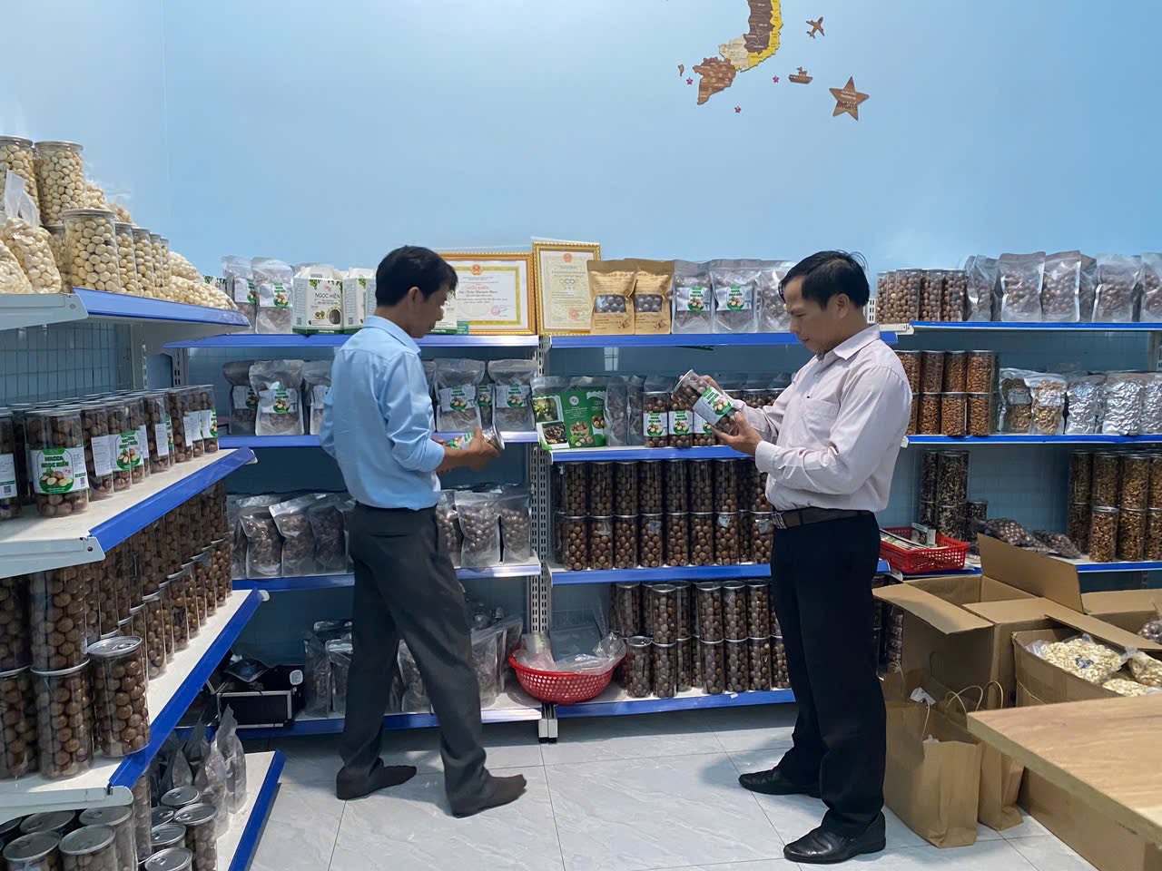 Đoàn công tác Chi cục Phát triển nông thôn tỉnh Đắk Lắk kiểm tra, làm việc với cơ sở chế biến MACCA NGỌC HIỀN