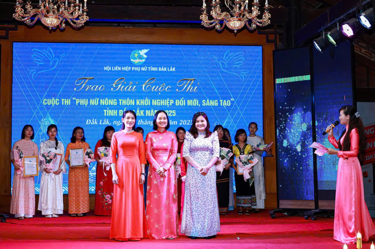 Hội LHPN xã Ea Drăng: Dự án khởi nghiệp từ quả Nhầu Tây Nguyên “đắng để lành, mọc để quý” đạt Giải Nhì của cuộc thi.