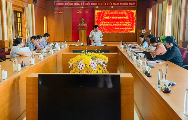 Uỷ ban bầu cử  xã Ea Drăng tổ chức phiên họp lần thứ hai