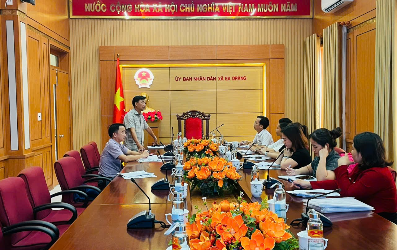 Ban quản lý Dự án SACCR tỉnh Đắk Lắk làm việc tại xã Ea Drăng