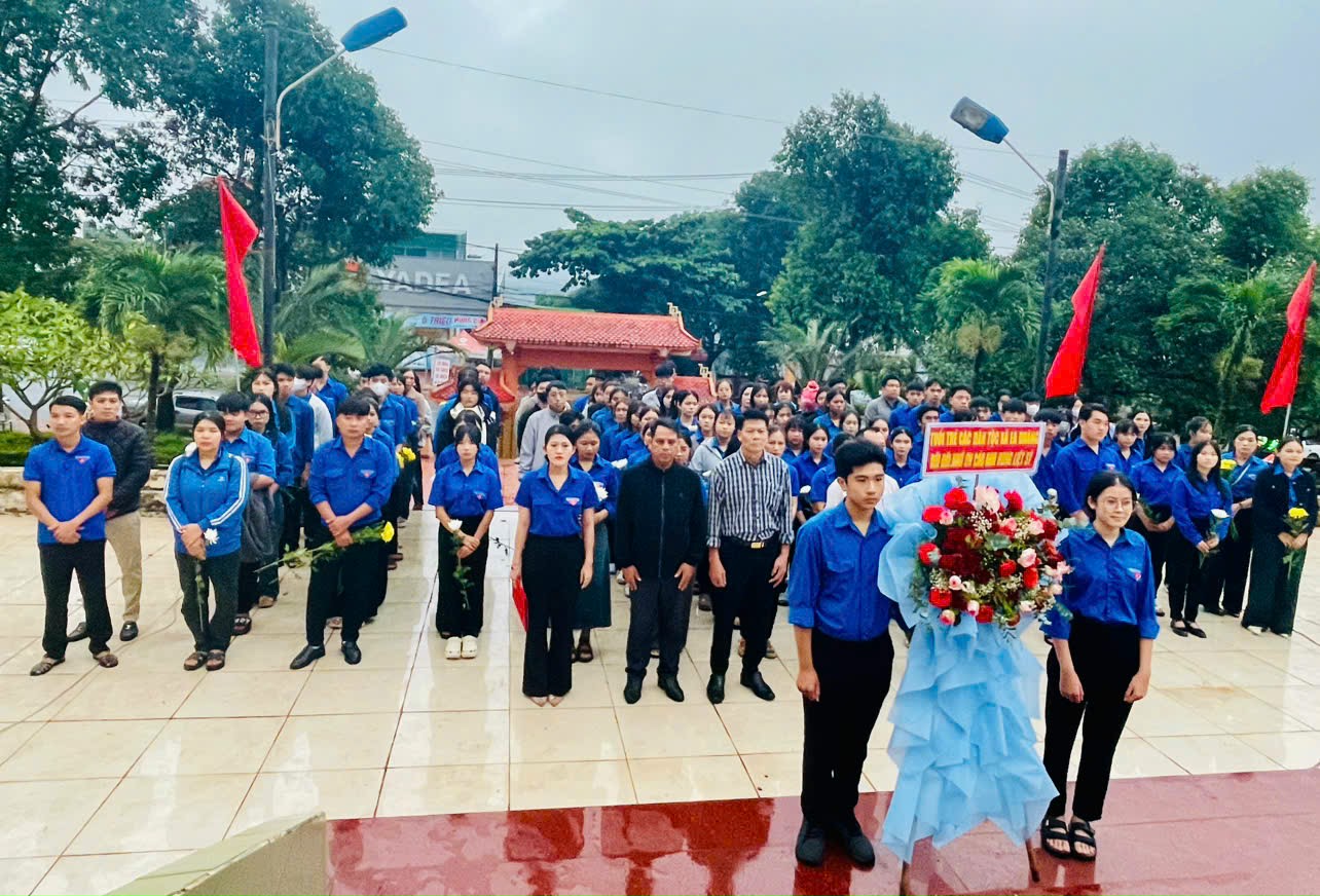 Lễ thắp nến tri ân các anh hùng liệt sỹ nhân kỷ niệm 78 năm ngày thương liệt sỹ (27/7/1947-27/7/2025)