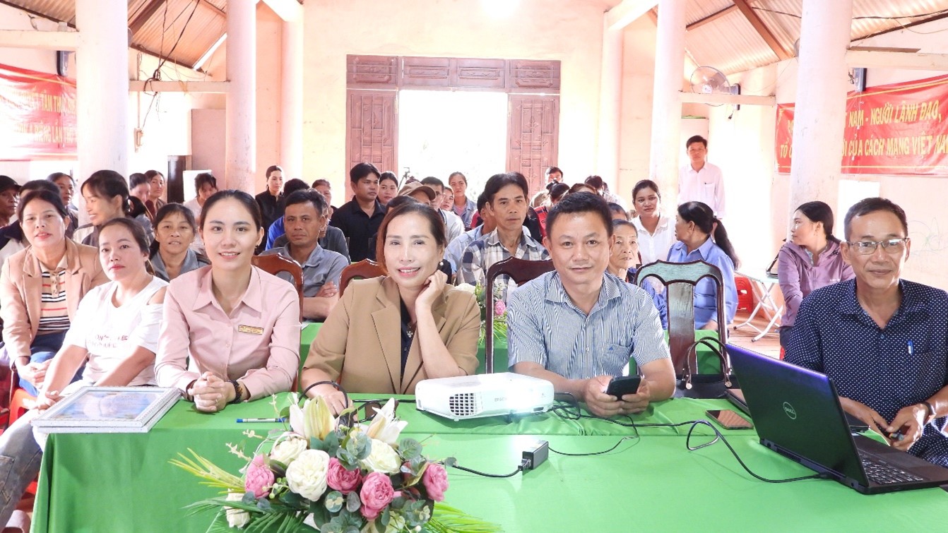 Tập huấn kỹ thuật trồng, chăm sóc cà phê cho hội viên nông dân và phụ nữ xã Ea Drăng