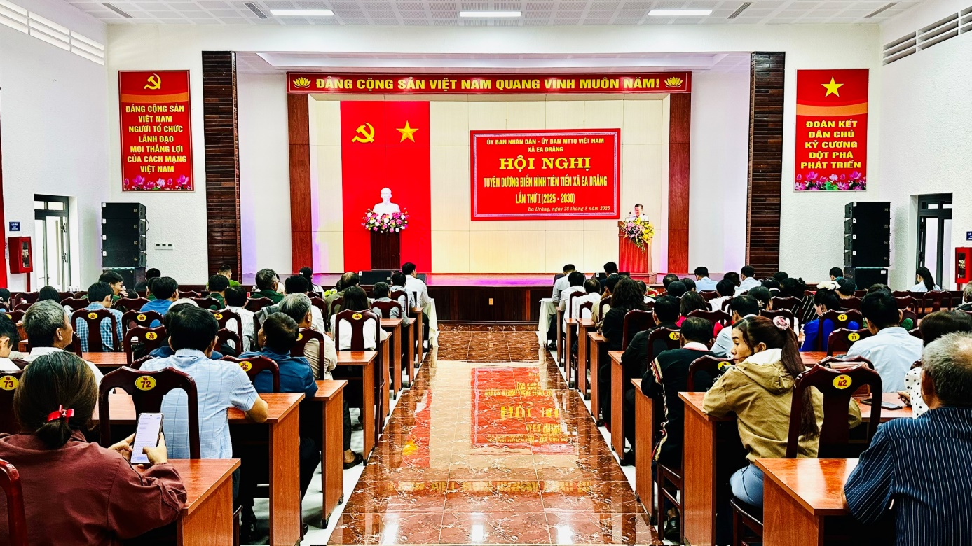 Xã Ea Drăng: Hội nghị tuyên dương điển hình tiên tiến và phát động phong trào thi đua giai đoạn 2025 – 2030.