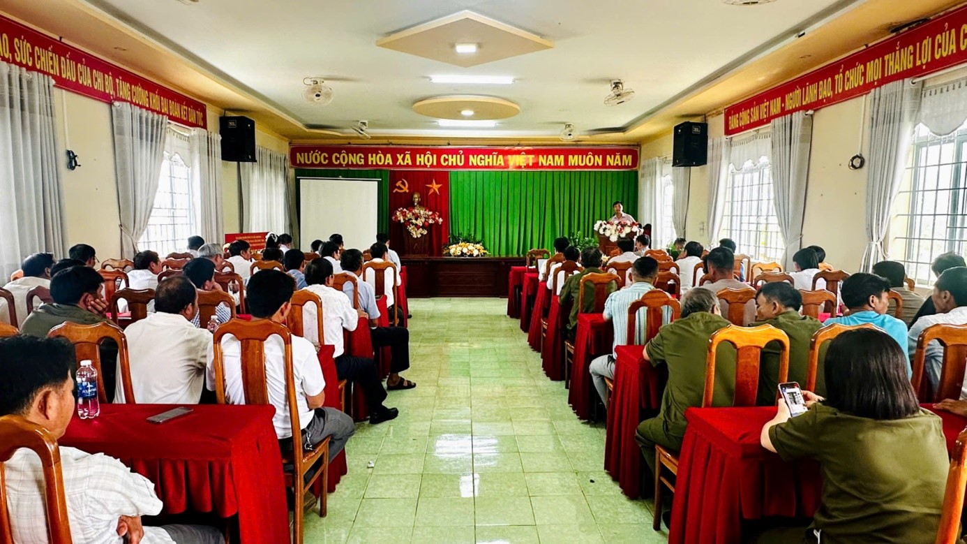 UBND xã Ea Drăng hội nghị triển khai Chiến dịch làm giàu, làm sạch dữ liệu quốc gia về đất đai trên địa bàn xã.