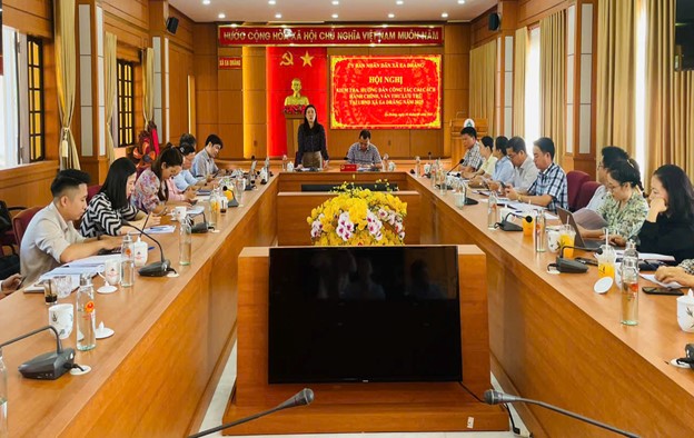 Đoàn công tác của Sở Nội vụ tỉnh Đắk Lắk kiểm tra, hướng dẫn công tác cải cách hành chính, văn thư lưu trữ tại xã Ea Drăng