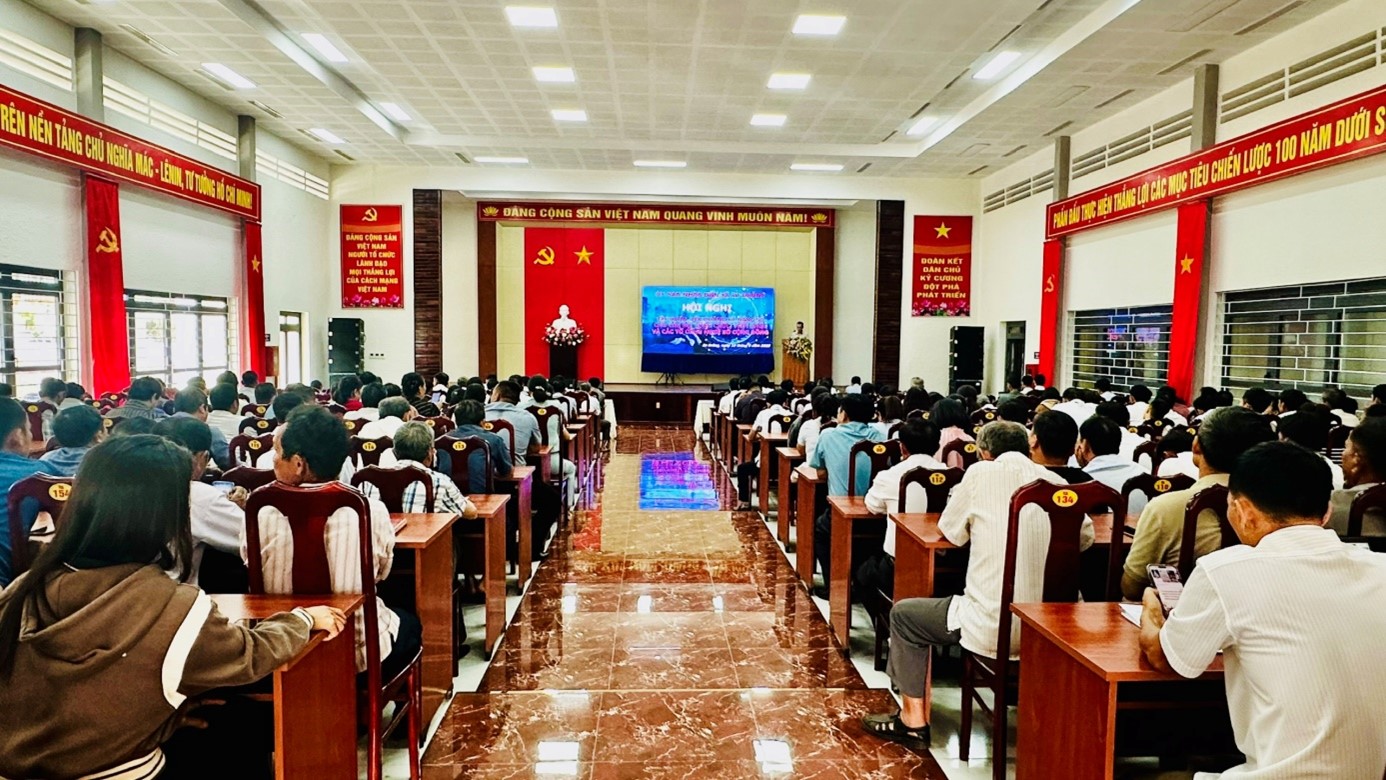 Hội nghị tập huấn, bồi dưỡng kỹ năng số cho cán bộ, công chức, viên chức và các tổ cộng nghệ số cộng đồng.