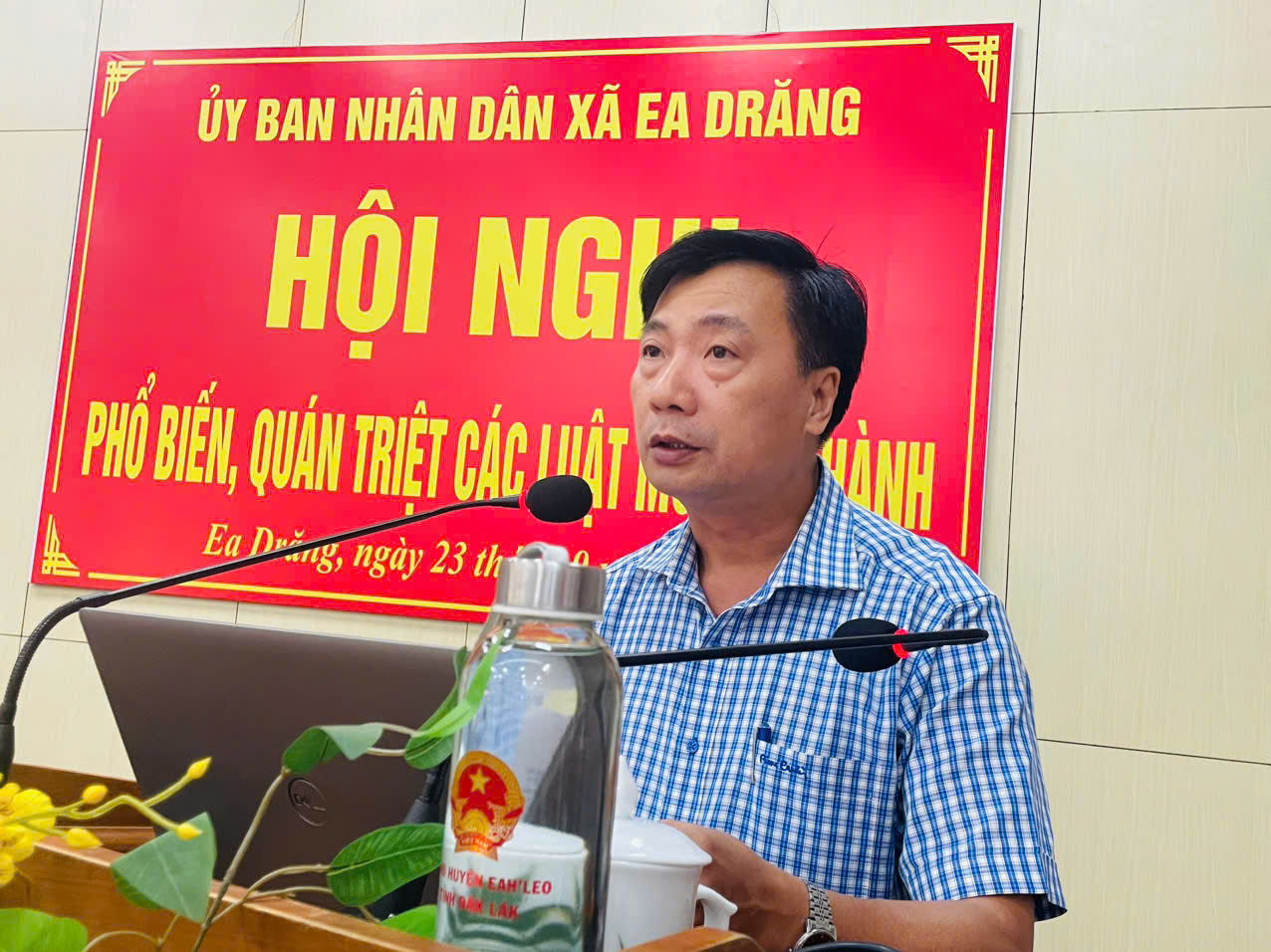 UBND xã Ea Drăng tổ chức hội nghị phổ biến, quán triệt các luật mới ban hành