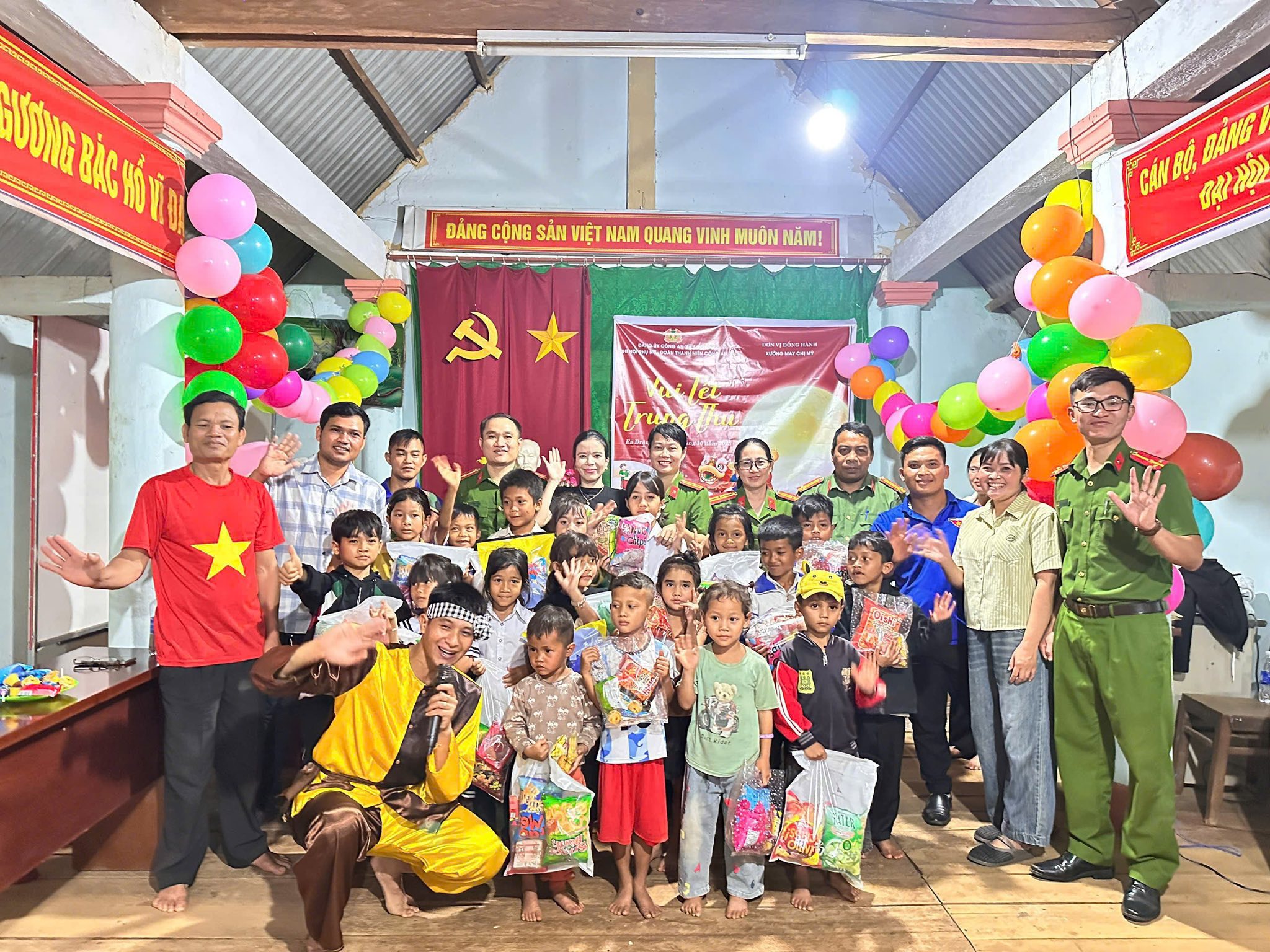 Công an xã Ea Drăng tổ chức chương trình “Vui Tết Trung thu”